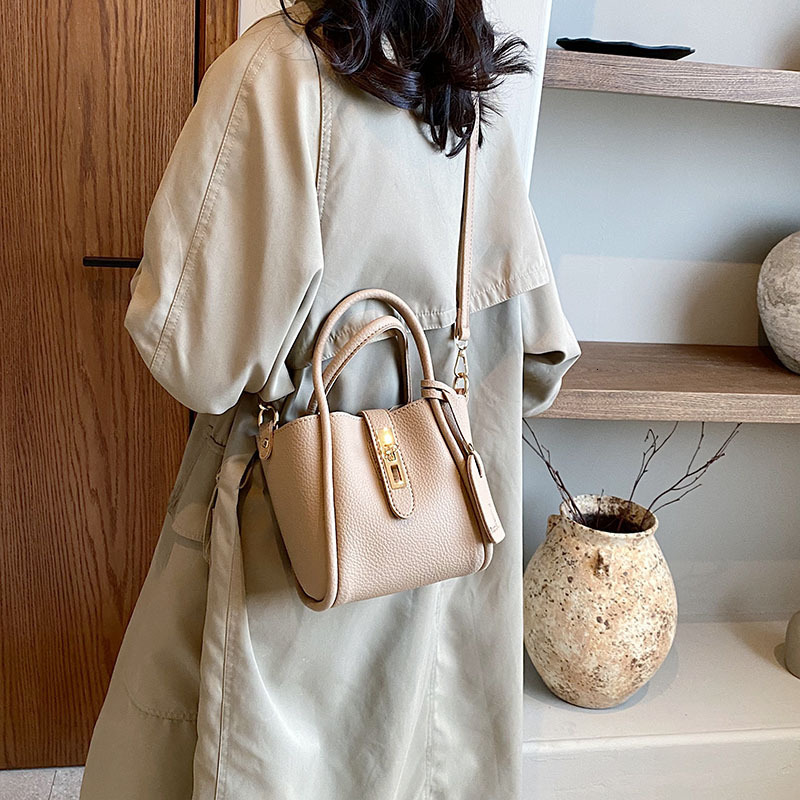Free Shipping 2025 New Designer Bag Commuter Versatile Handbag For Women New Fashionable Bucket Premium Texture Crossbody Bag