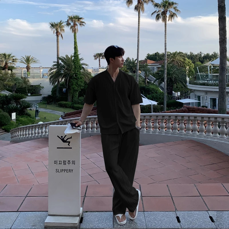 Summer mens loose ice silk set fashionable and casual V-neck short sleeved T-shirt and pants dress two-piece set mens clothing 250422