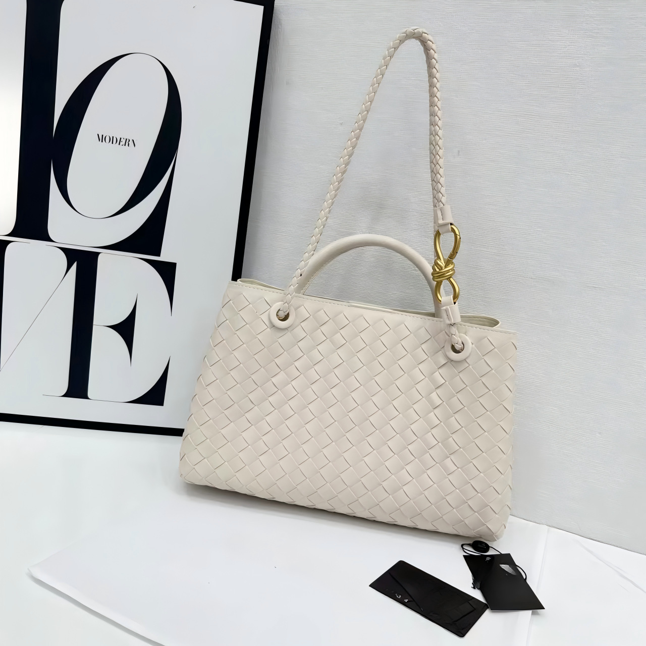 Designer Bag 2025 New Trend Woven Leather Clutch Handbag Luxury Shoulder Crossbody Bag Handmade Woven Bag Copy Bags