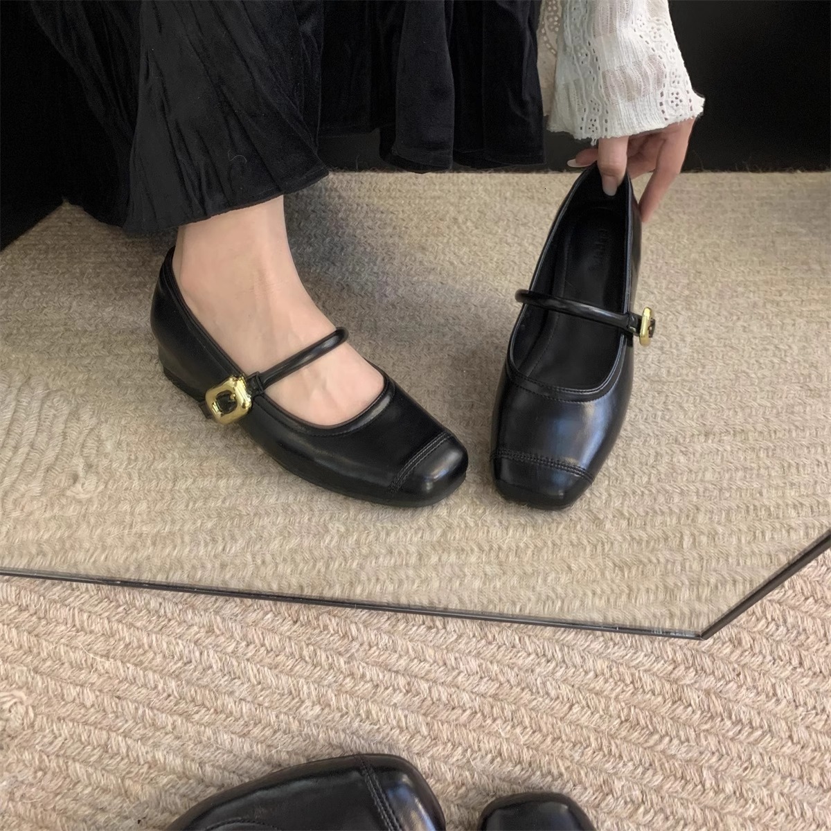Free shipping 2025 new designer shoes with a small body and an inner height of 5 centimeters, silver Mary Jane women's shoes, spring luxury Frenc