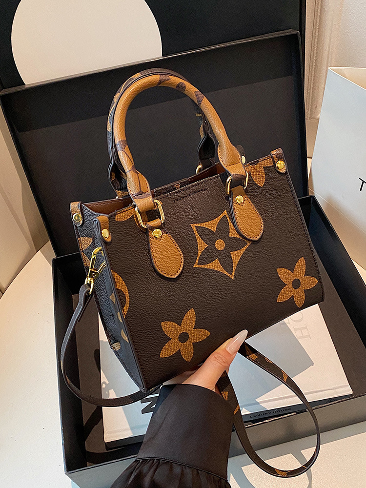 hot Free delivery designer bag Fashionable casual handbag comfortable and simple texture personalized bag