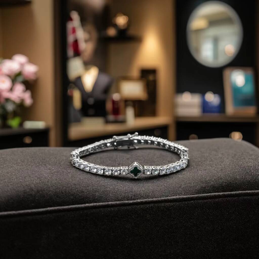 Elegant Womens Moissanite Tennis Chain Bracelet Exquisite Four-Leaf Clover Flower Design Luxury Fashion Jewelry Gift