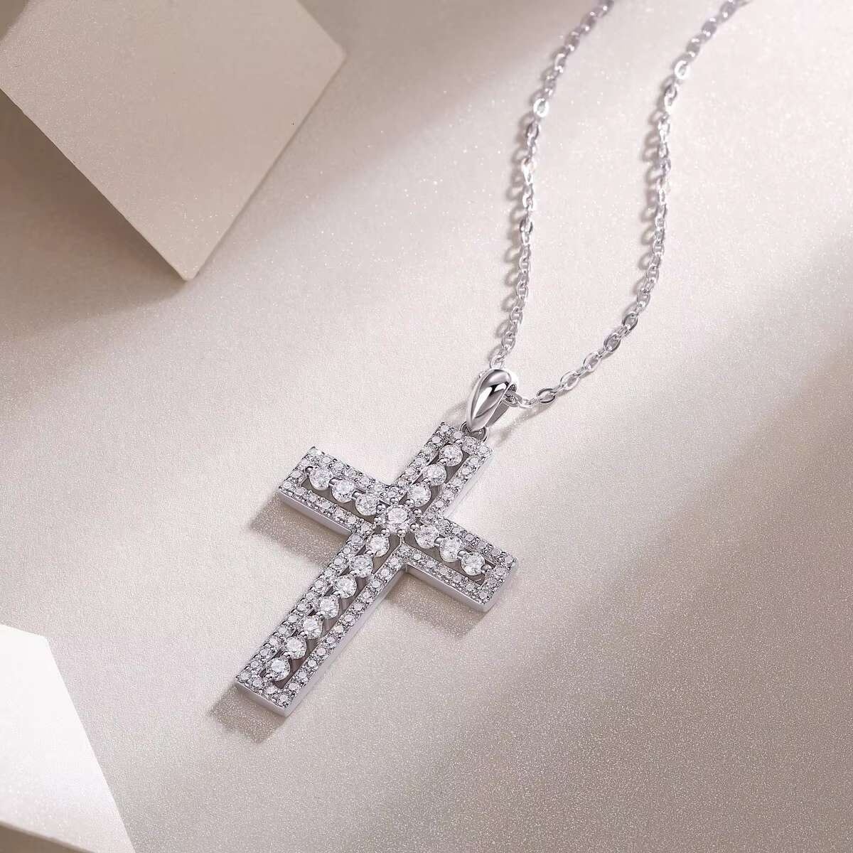 Wholesale Custom Fine Jewelry 925 Sterling Silver Moissanite Diamond Cross Shape Pendant Christian Necklaces for Women Gifts
