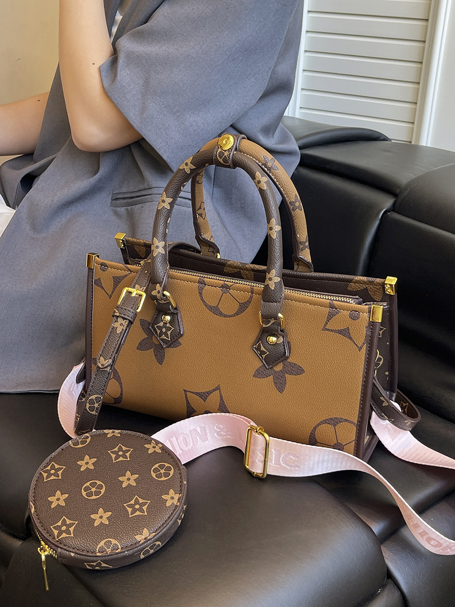 new Free delivery designer bag Fashionable comfortable simple handbag casual daily commuting bag