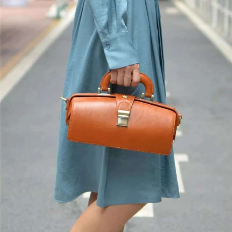 Womens Genuine Leather Handbag New High Quality Cowhide Designer Crossbody Bags Exquisite Vintage Handmade Doctor Bag