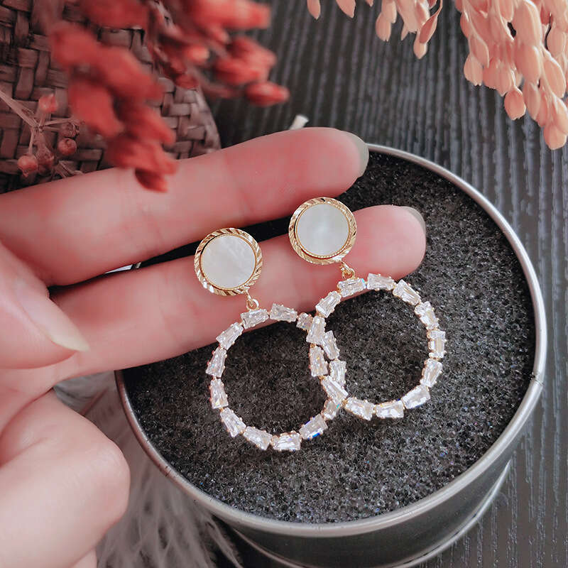 2025 New Trendy Korean Style Circle Internet Celebrity Fashion Earclips No Earholes Exaggerated Sier Needle Earrings