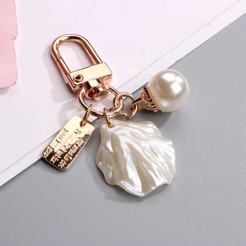 Metal Heart Shell Key chain Creative Gift Cute Pearl Pendant Bag PendantT251127