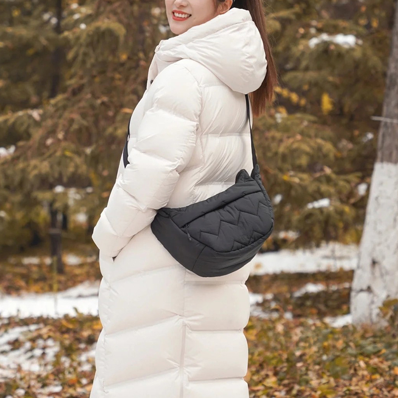 Wholesale large capacity autumn and winter trendy cotton shoulder crossbody bag, diamond grid dumpling bag, casual student bag