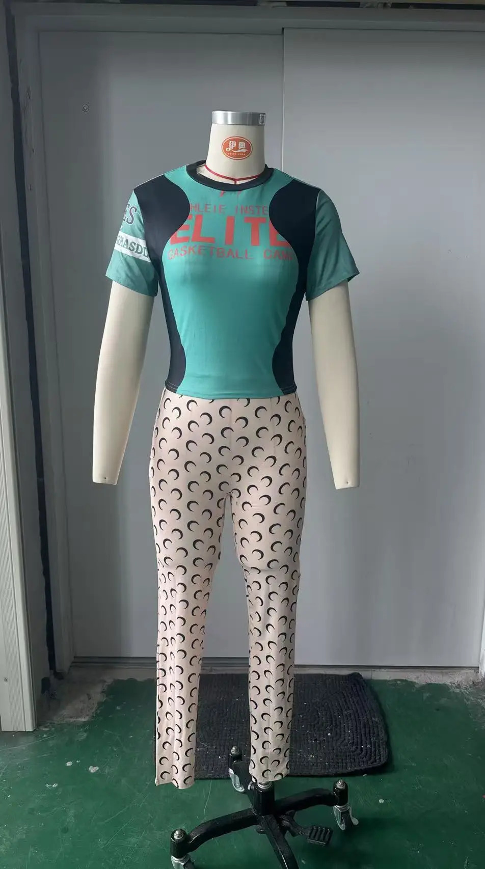 STYLISH LADY Letter Moon Printed Fitness 2 Piece Set Women Short Sleeve Crop Top and Skinny Pant Suits 2025 Summer Sports Outfit251126