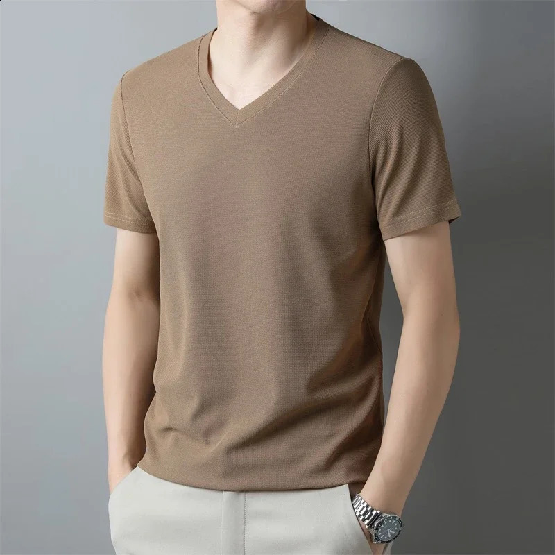 Mens Xinhua Cake V-neck Short sleeved T-shirt Summer Comfortable Top 250427