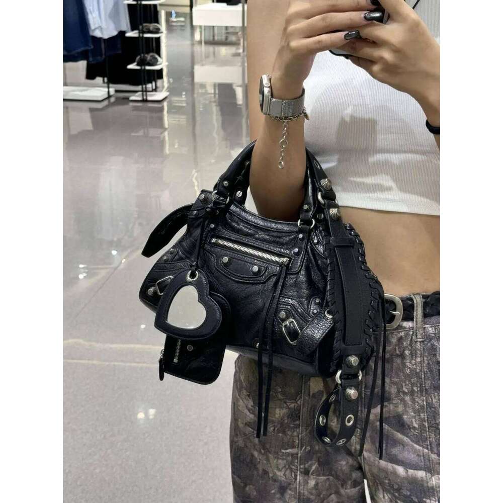 Designer Bag Sweet Cool Spicy Girl Dark Style Rivet Motorcycle 2025 New Fashion Trend High-End Commuter Single Shoulder Crossbody Bag