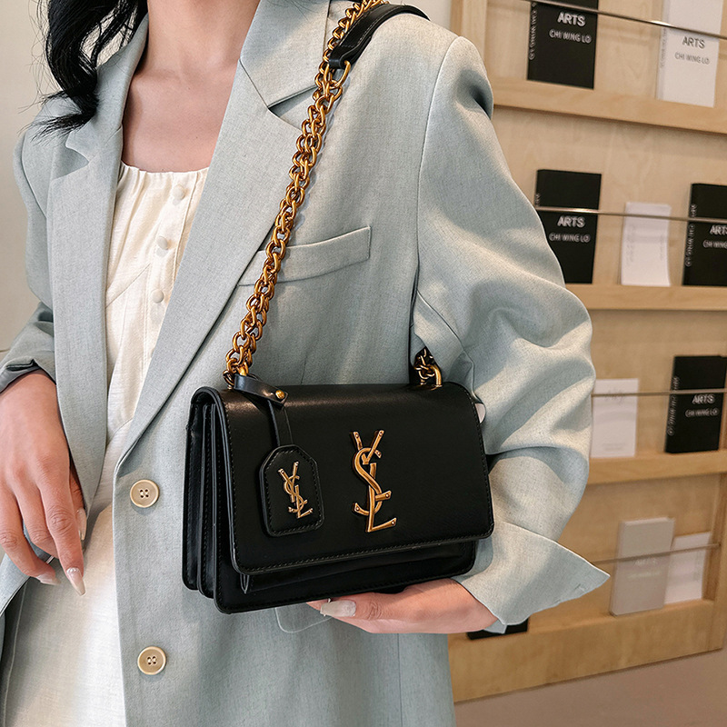 Best Selling Premium Elegant Women's Bags 2025 New style Trendy Chain Shoulder Bag Fashion Versatile Crossbody Small Square Bag free shipping