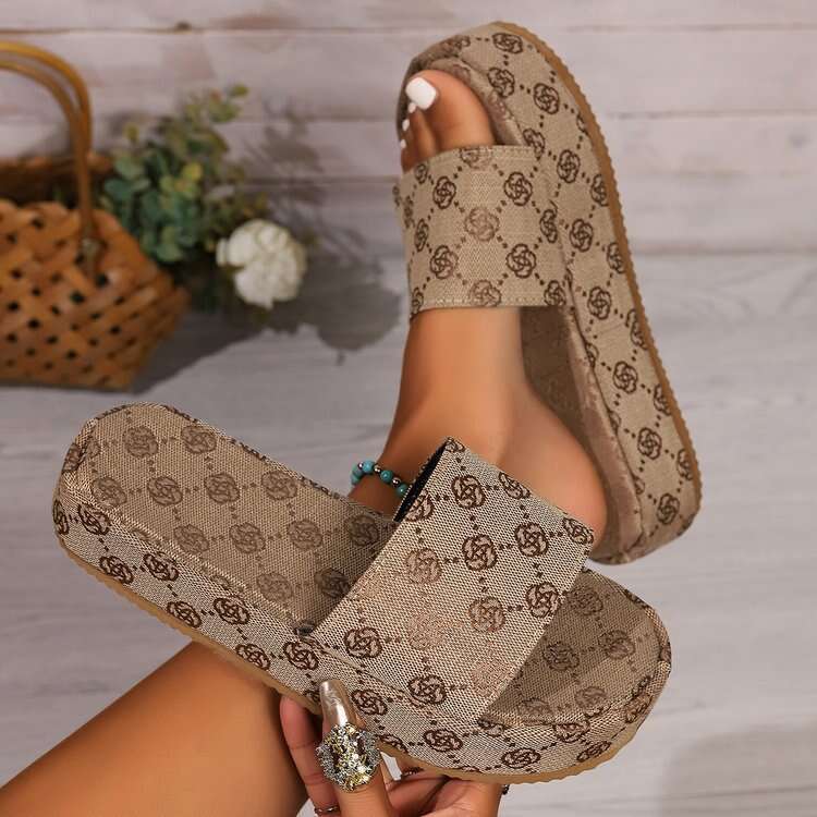 Foreign Trade Large Size Thick-Soled Retro Pattern for Women 2024 New Plum Blossom Embroidery Platform Casual Sandals