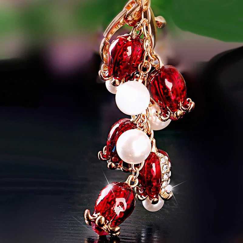 1PC Pomegranate Flowers Keyrings Bag Pendant Charm dangle keyring Pearl Keychain Stunning KeyringsT251127