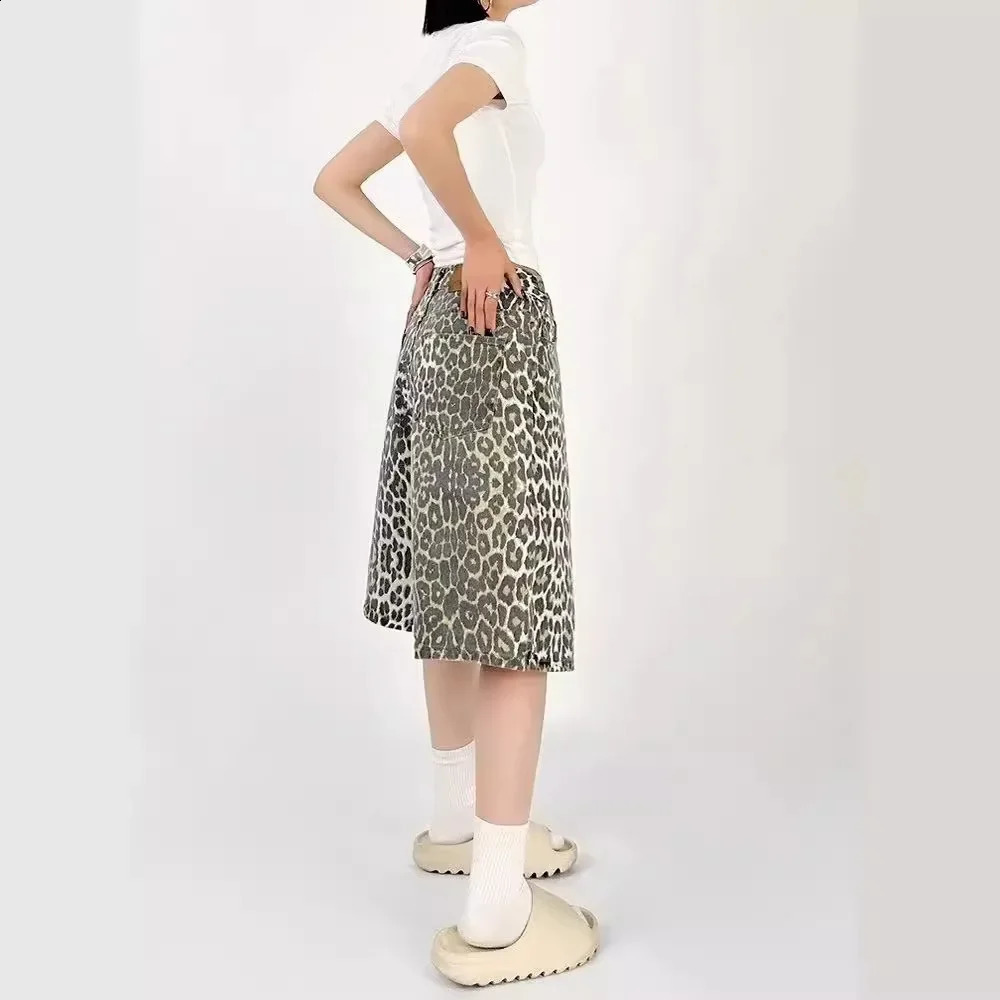 Summer loose casual trend leopard print mens and womens shorts Korean style medium length denim shorts 250423
