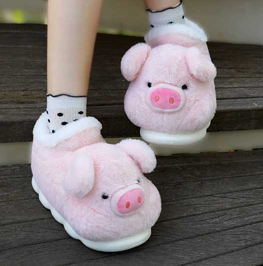 Women's winter cotton slippers with thick soles, providing warmth and comfort. Thick design prevents feet from getting cold. Cute cartoon heel H2