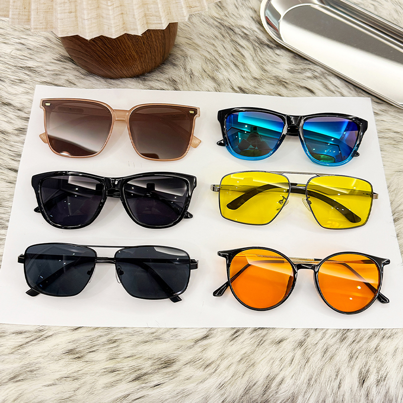6 pairs of new summer sunglasses, unisex and fashionably versatile.
