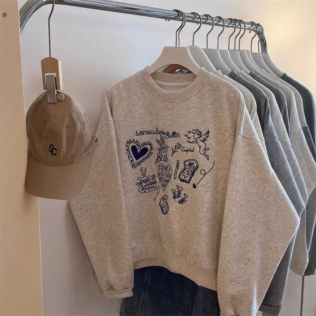 Korean Fashion Womens Gray Embroidered Round Neck Short Sweatshirts Autumn Long Sleeves Vacation Pullovers Tops Casual Popular J251136