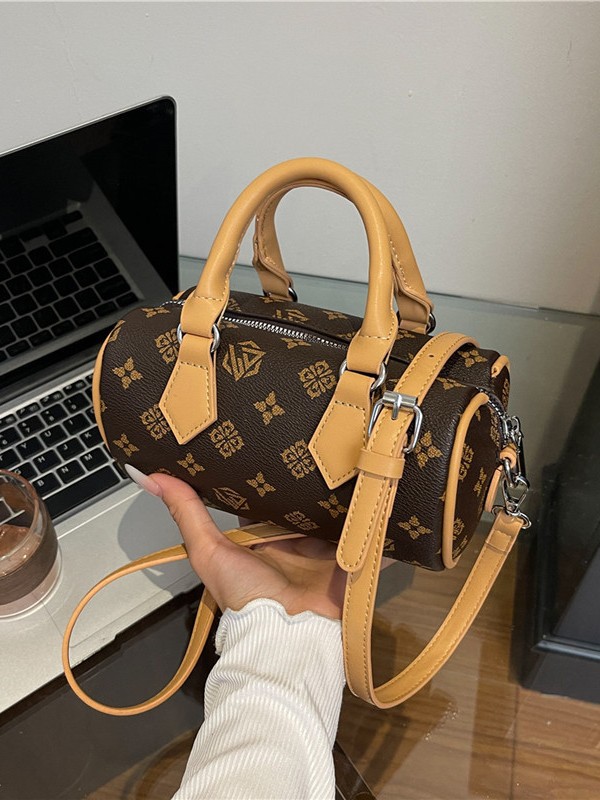 hot Free delivery designer bag Fashionable and comfortable handbag simple and personalized handbag