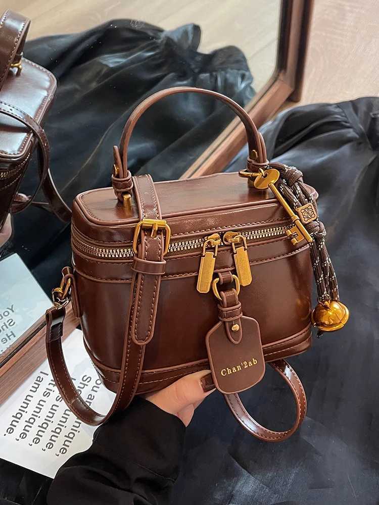 Luxury Burgundy Crossbody Bag 2025 New Womens Double Zipper Letter Design Underarm Bags Elegant High End Ladies Handbag Trend K251127