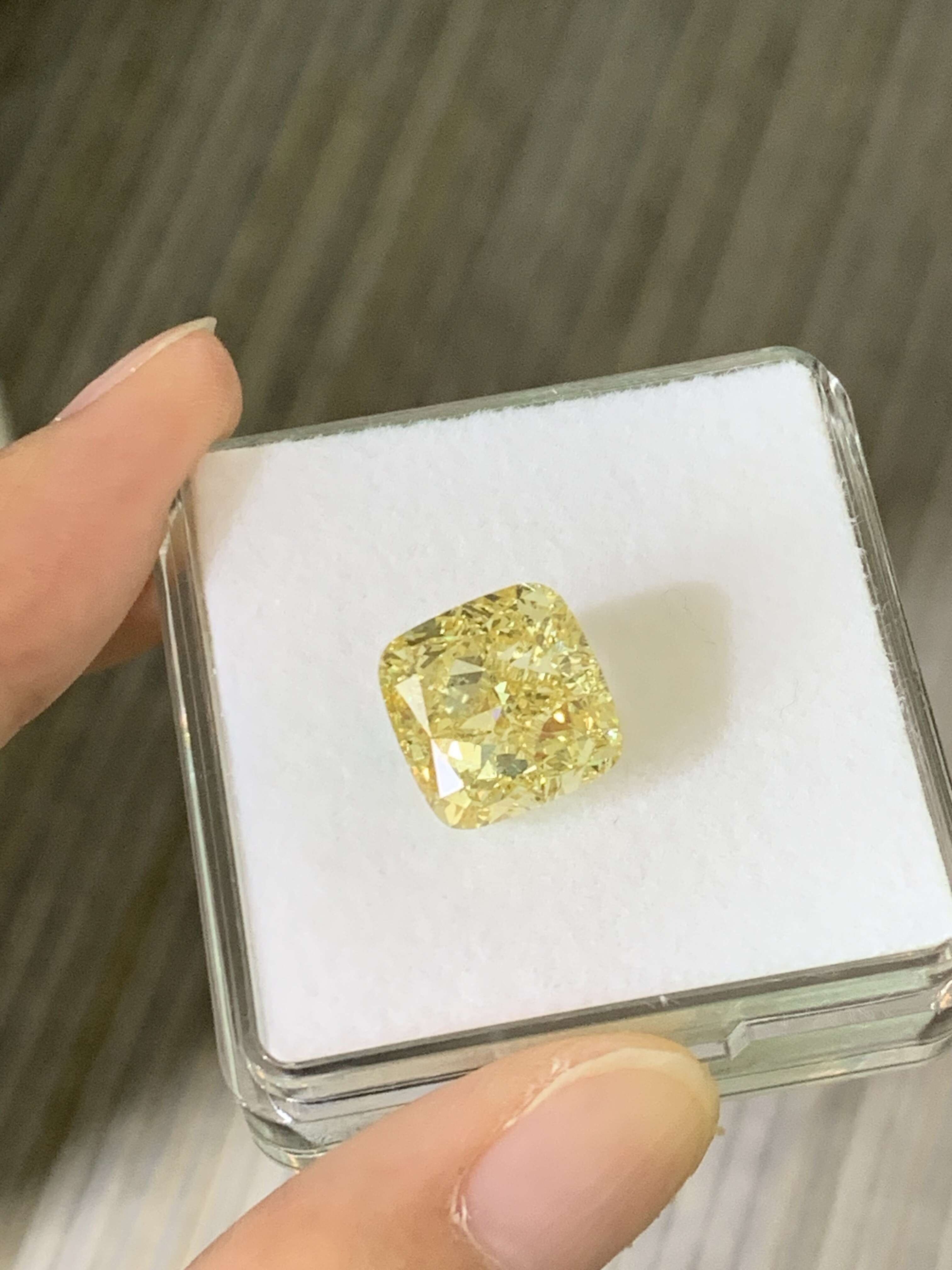 Wholesale IGI Certified 10.13CT VS1 Synthetic Lab Grown Diamond CVD Lab Grown Fancy Intense Yellow Cushion Cut Loose Diamonds