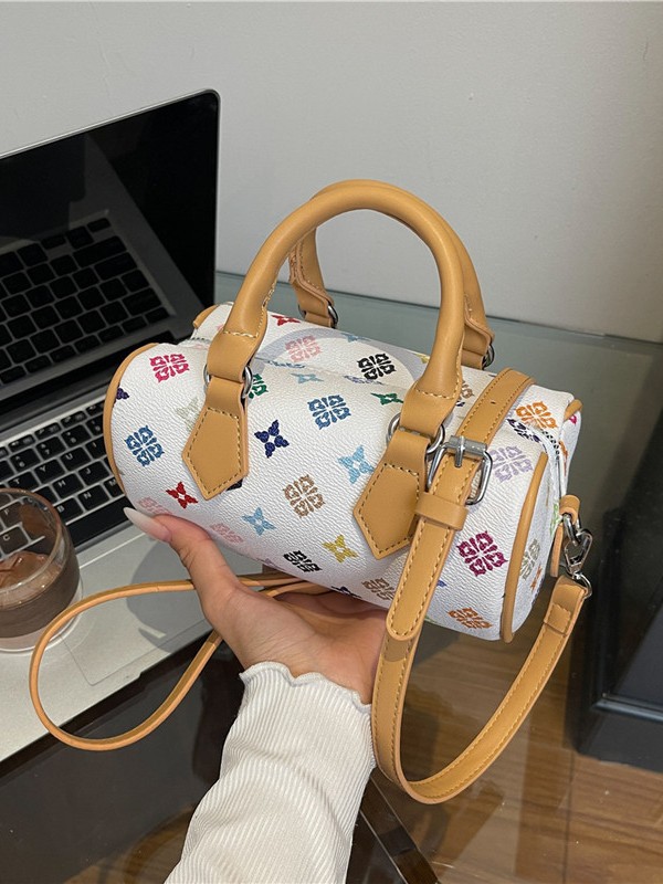 hot Free delivery designer bag Fashionable and comfortable handbag simple and personalized handbag