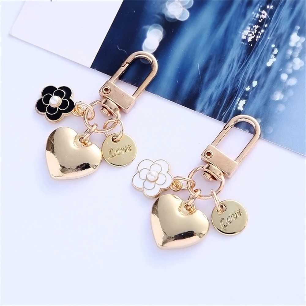 New Metal Heart Keychain Fashion Camellia Letters Round Pendant for Women Girls Headphone Case Accessorie Bag Trinket Party GiftT251127