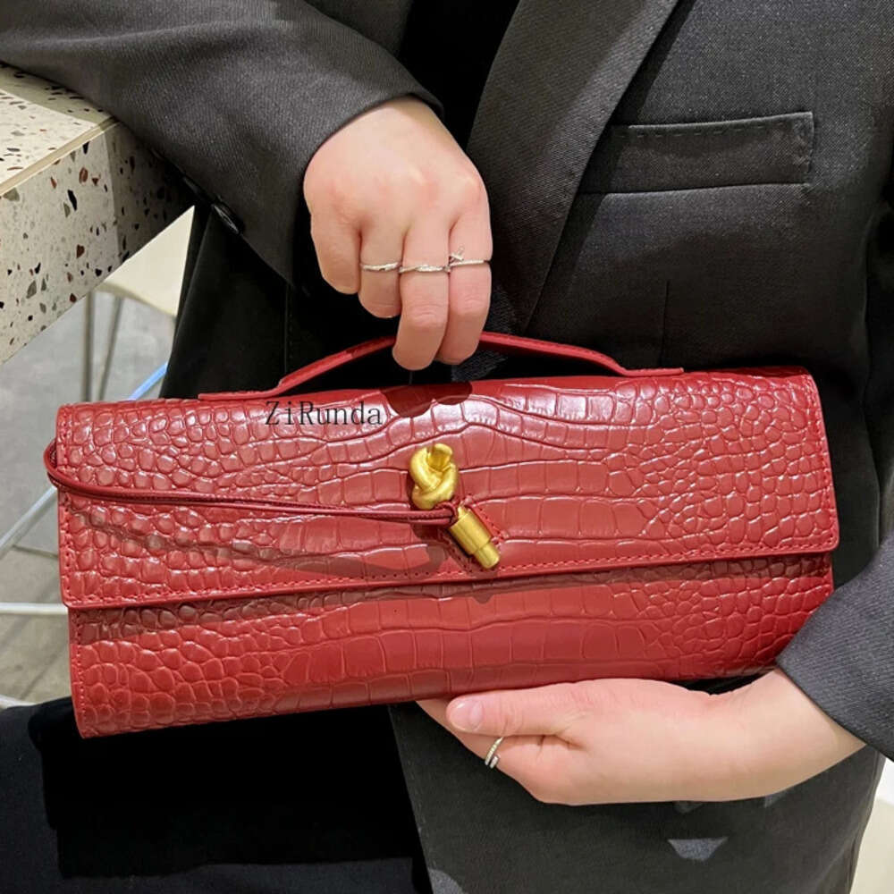 Women's handbag, underarm bag, high-end shoulder messenger bag.