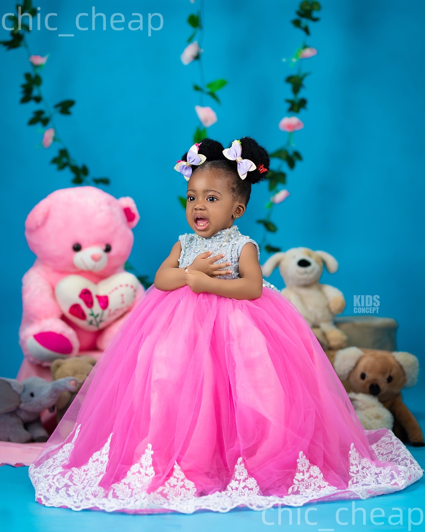 2026 Hot Pink Ball Gown Flower Girl Dresses Lace Tulle Crystals Vintage Little Girl Christmas Peageant Birthday Christening Tutu Dress Gowns ZJ422