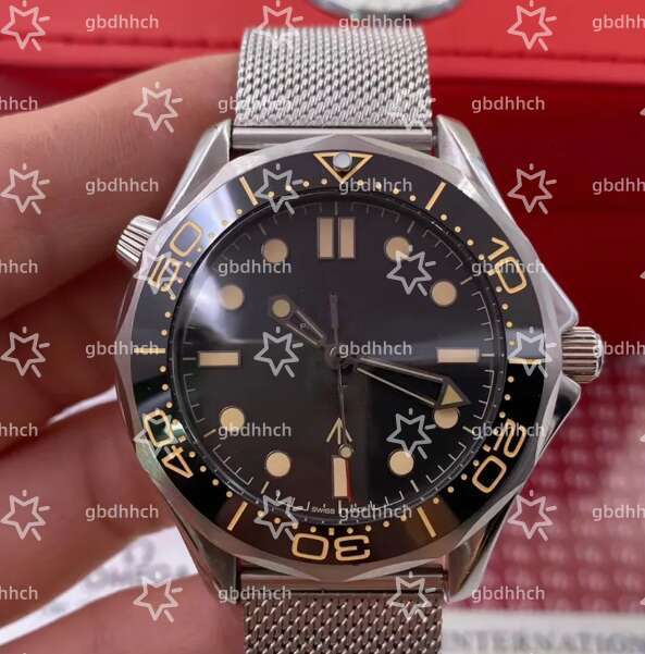 007 Watch AAAAA 5A Quality Watches 42Mm Mens Automatic Movement With Gift Box Sapphire Crystal Rubber Band Watc moonswatche