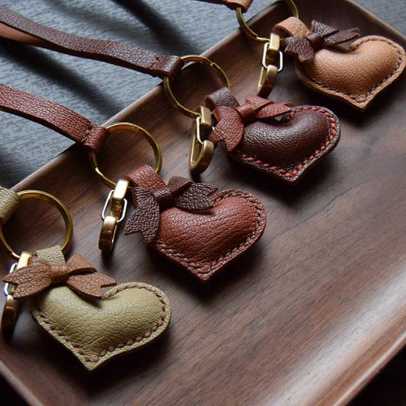 Unique Handmade Leather Keychains Alran Leather Peach Heart Bag Charm Keychain for Women Creative Gift Birthday GiftT251127