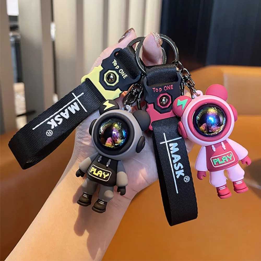 Cartoon Lightning Bear Keychain Cute Astronaut Bear Doll Keychain Bag Pendant Couple Car Key Ring Creative Bag Charm GiftPendantT251127