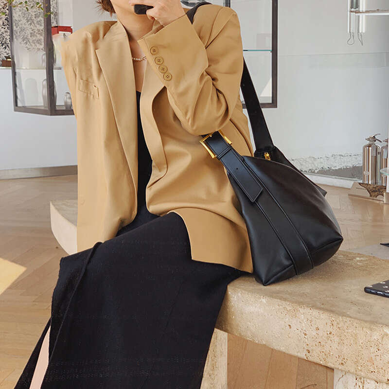 Designer Women's Shoulder Bag Stylish Slouchy Design Adjustable Strap Trendy Minimalist Fashion Daily Carry School and Workplace Elegant Practica