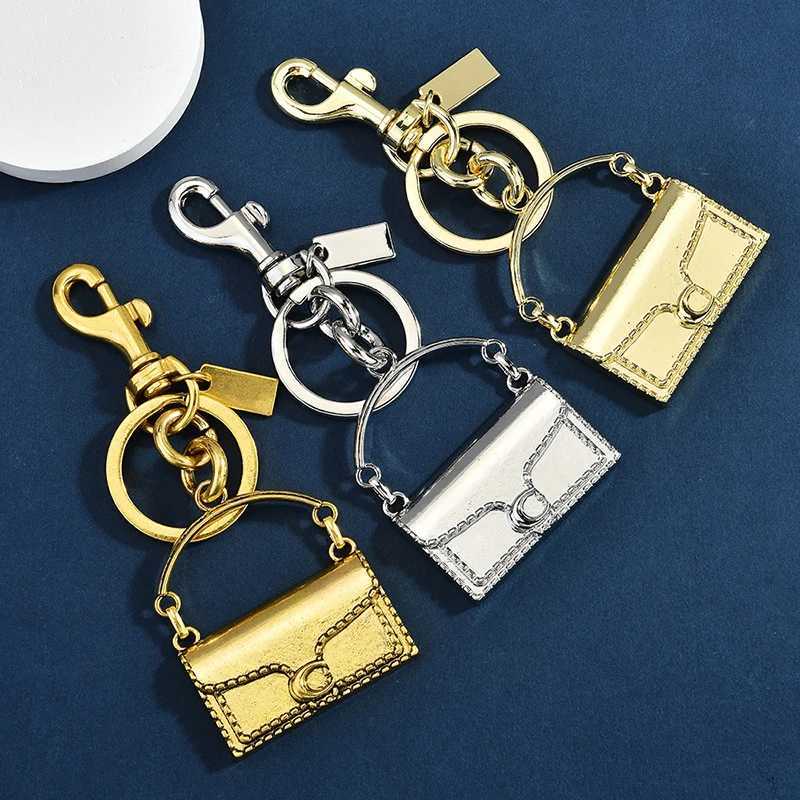 Fashion Exquisite Mini Handbag Shape Key Chain Bag Pendant Metal Car Keychain Backpack Decoration Accessories GiftsT251127