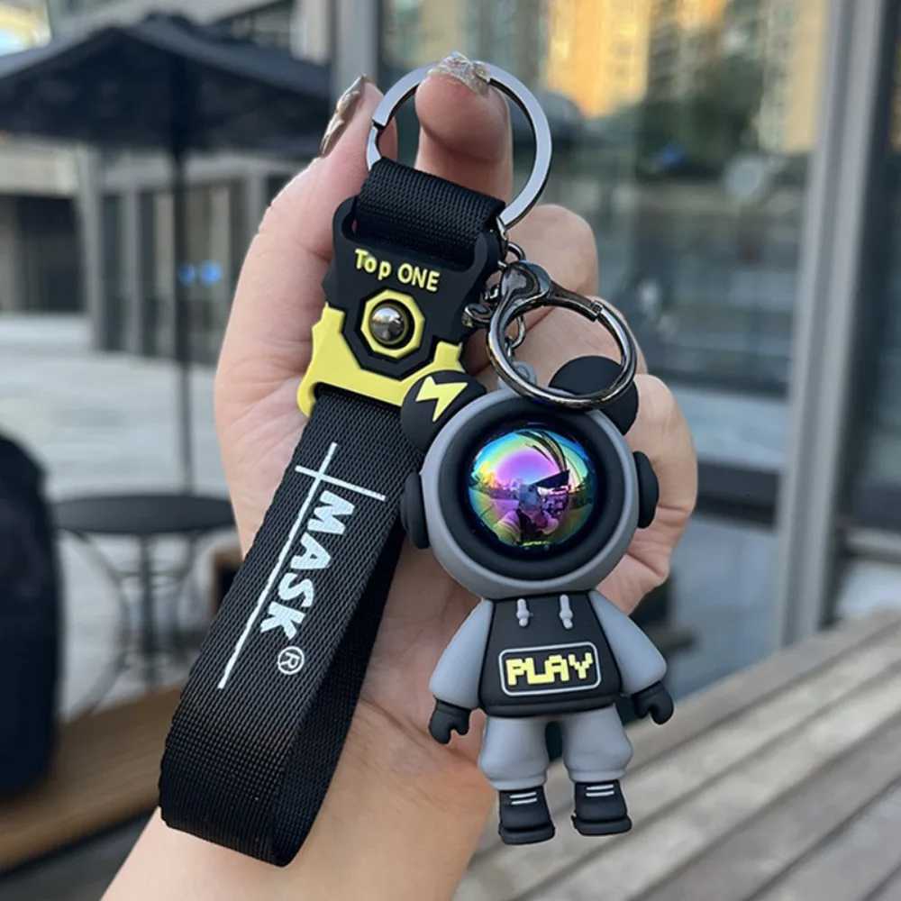 Cartoon Lightning Bear Keychain Cute Astronaut Bear Doll Keychain Bag Pendant Couple Car Key Ring Creative Bag Charm GiftPendantT251127