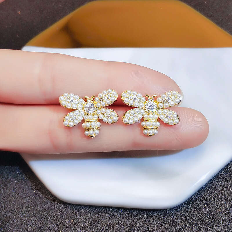 Dia studded pearl bee female sier needle, Korean temperament, internet famous earrings, light , simple and sweet earrings