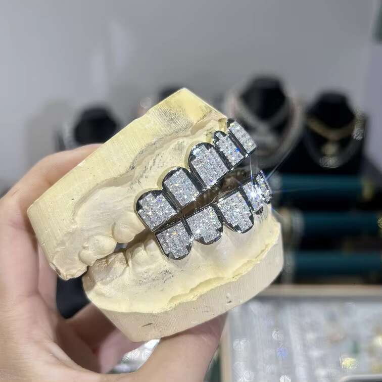 Luxury Silver Custom Made Mystery Setting Diamond Teeth Grillz Jewelry Princess Cut Moissanite Iced Out Grillz for Teeth