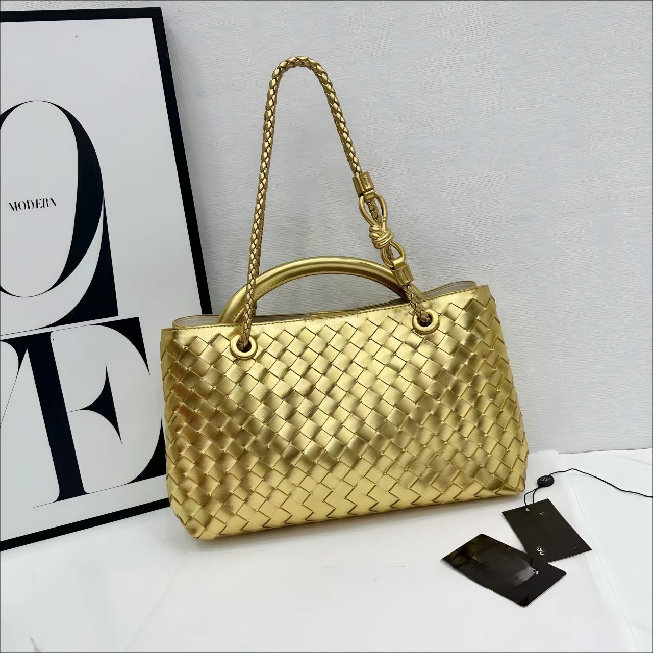 Designer Bag 2025 New Trend Woven Leather Clutch Handbag Luxury Shoulder Crossbody Bag Handmade Woven Bag Copy Bags