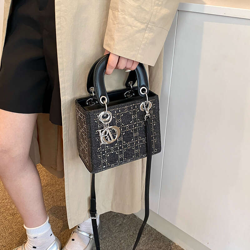 Diamond inlaid mini Daifei hand-held crossbody small 2024 new banquet bag, diamond fashionable rhinestone sparkling bag for women