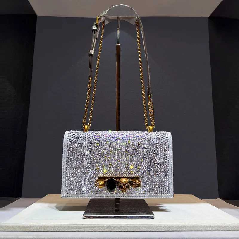 2025 Luxury Women Full Rhinestone Skull Handbag Brand Design Shiny Diamond Crossbody Bag Chain Fashion Wedding Party Evening Bag K251127