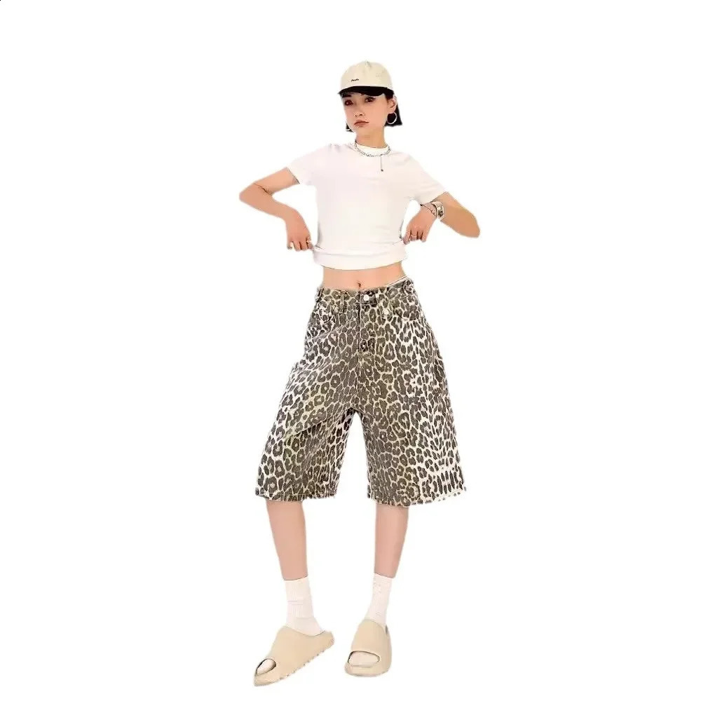 Summer loose casual trend leopard print mens and womens shorts Korean style medium length denim shorts 250423