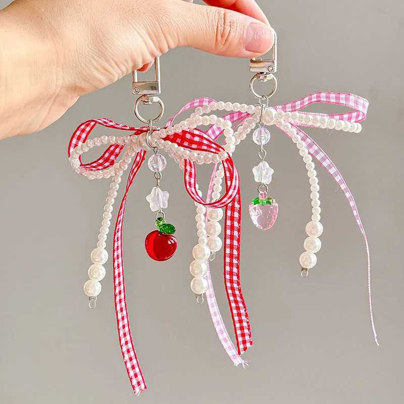 Sweet Plaid Ribbon Keychain Strawberry Charm Keyring Bowknot Pearl Phone Pendant Jewelry For Girl Women Gift Bag DecorationT251127