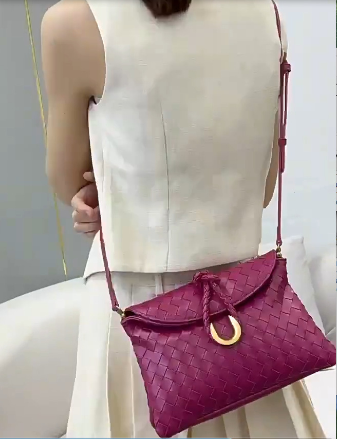 Designer Bag Luxury 2025 New Liberta Woven Bag Clutch Evening Bag Messenger Bag Shoulder Crossbody Envelope Bag