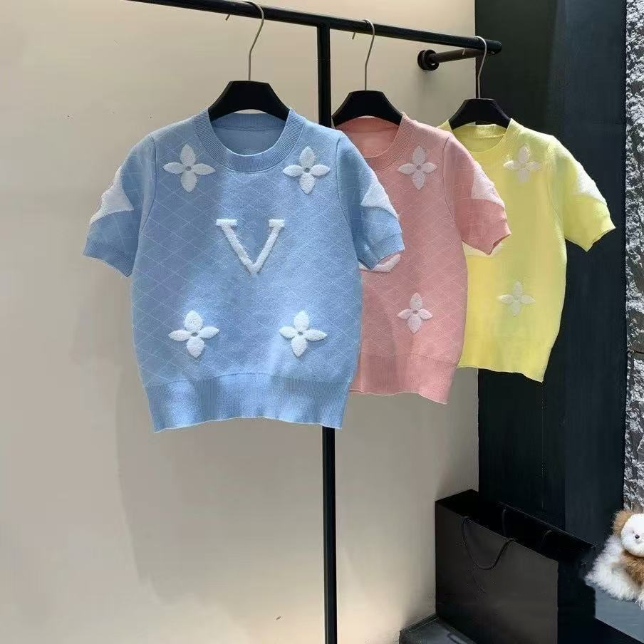 pullover women's sweater for autumn and winter, new flocked and rhinestone long-sleeved knitted sweater, a best-selling knitted sweater and top for women