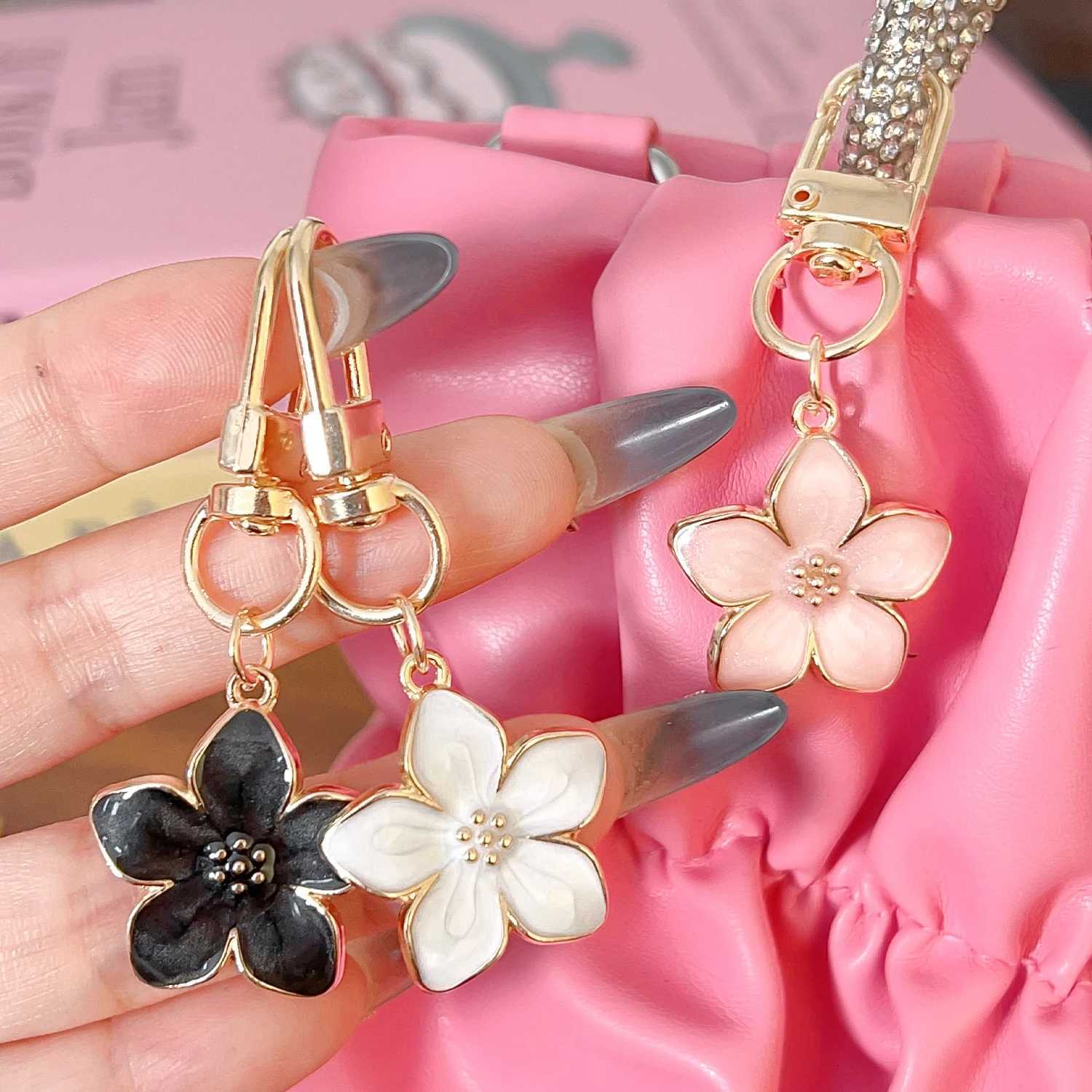 White Pear Blossom Keychain Cute Accessories Flower Handbag Keychain Couple Matching Keyrings Pendant DIY Fashion Jewelry GiftsT251127