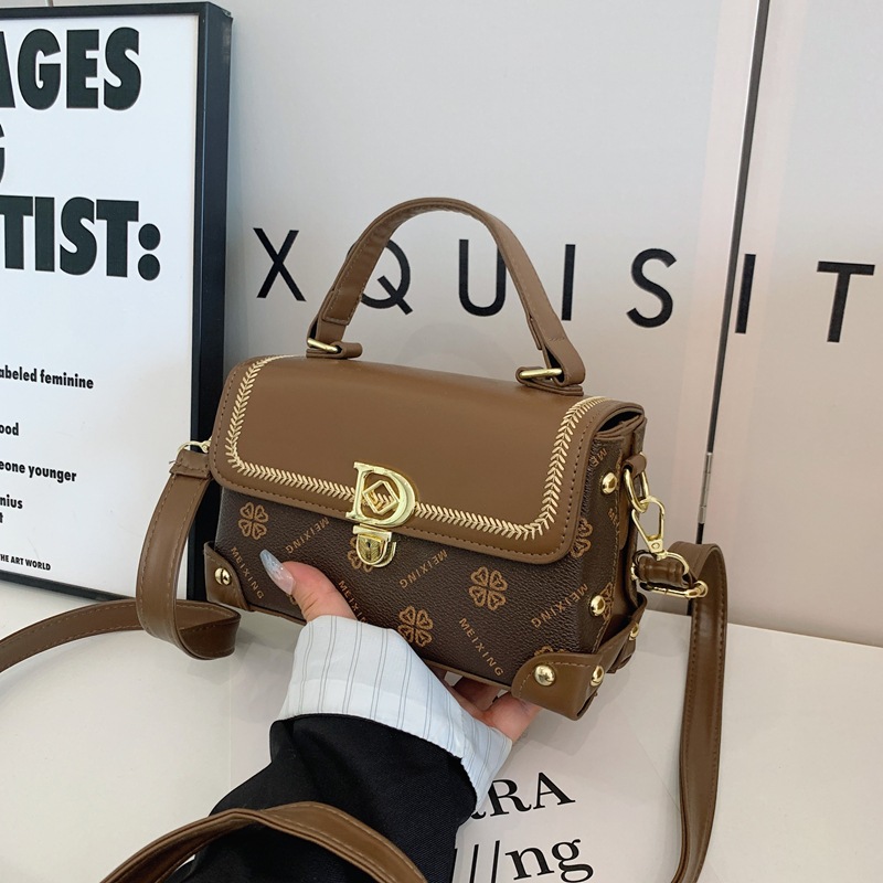 hot free shipping designer shoulder bags Fashionable Versatile Bag for woman black vintage Thread Sequined packet