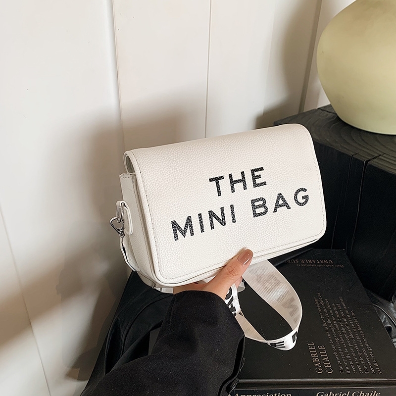 Free shipping Designer bag Fashionable popular trend brand casual version shoulder personalized womens crossbody bag