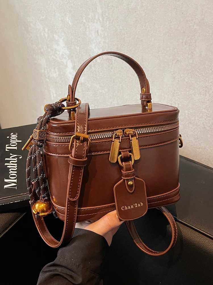 Luxury Burgundy Crossbody Bag 2025 New Womens Double Zipper Letter Design Underarm Bags Elegant High End Ladies Handbag Trend K251127