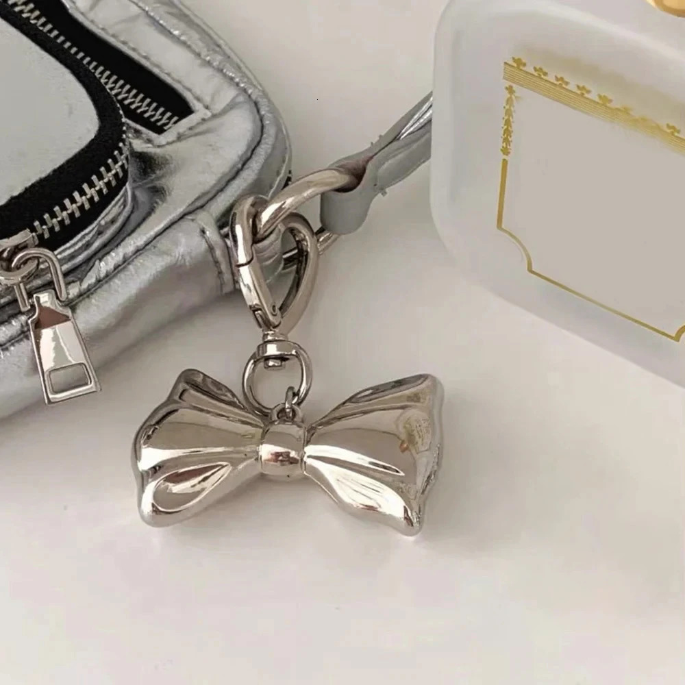 Punk Gold Silver Color Bowknot Keychain for Women Smooth Metal Heart Love Buckle Bow Pendant Bag Decoration Accessories 251124