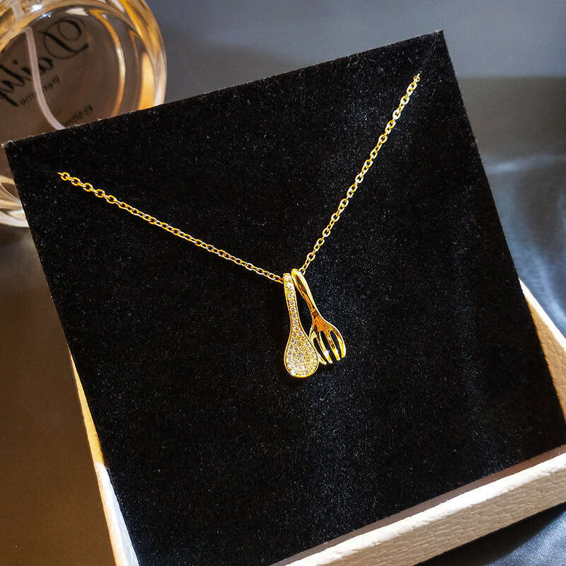 Light urious temperament that can be eaten is a blessing necklace for women's fashion, niche design, internet celebrity collarbone chain, ins, si